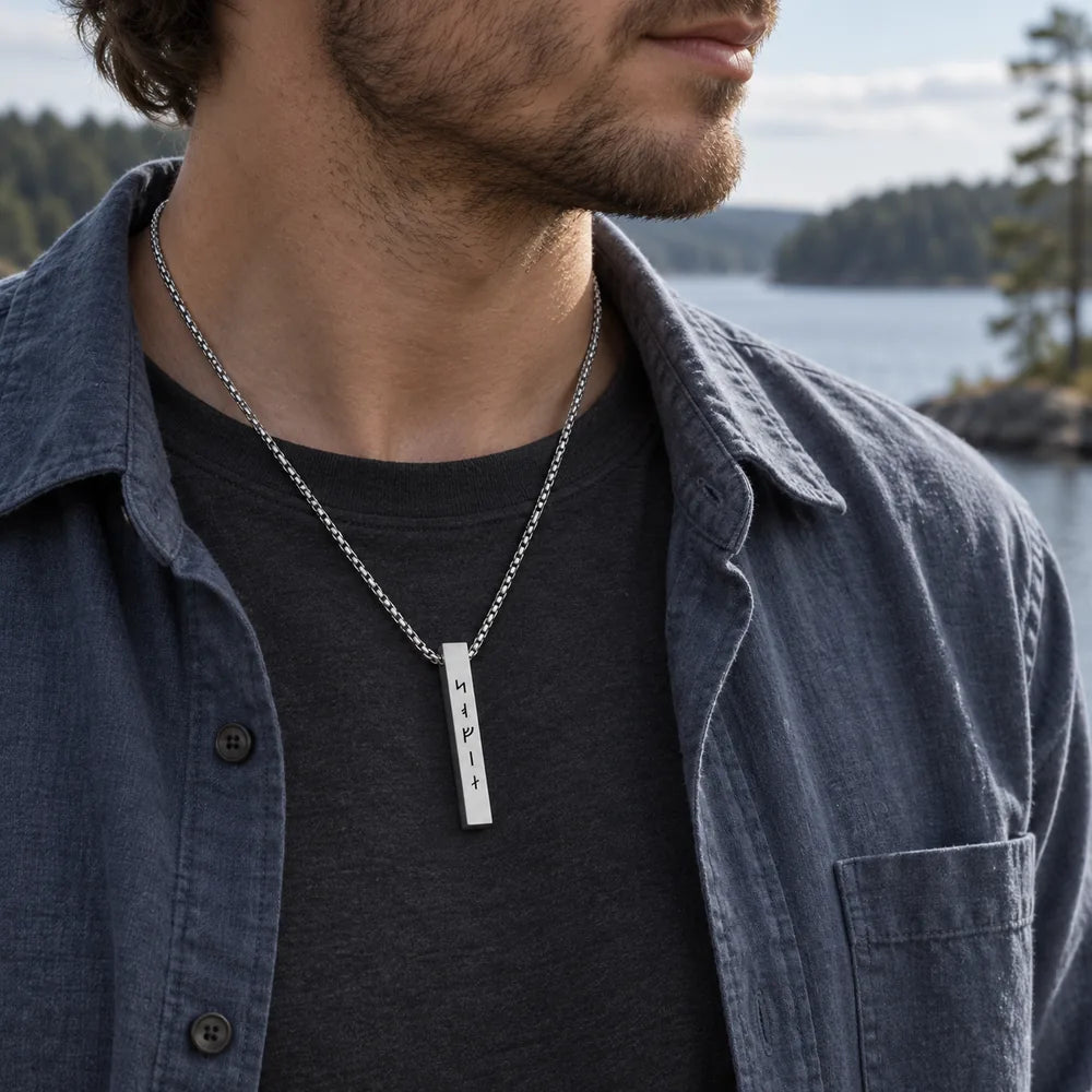 Collana a Barra con Rune Vichinghe Incise – 1
