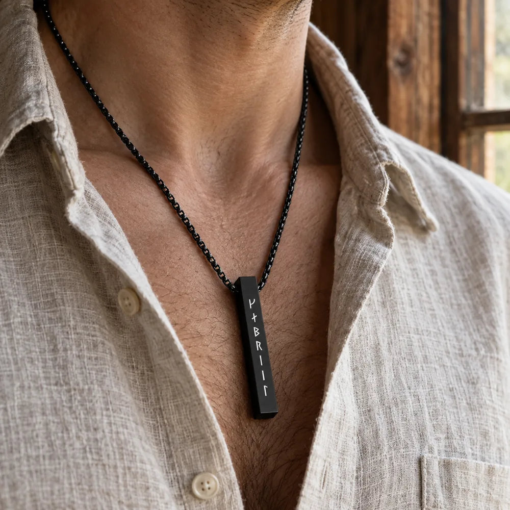 Collana a Barra con Rune Vichinghe Incise – 2